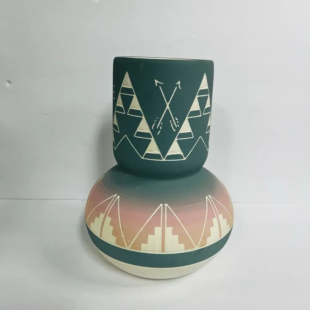 sioux pottery vase signed high‎ elk 9 inches blue pink white